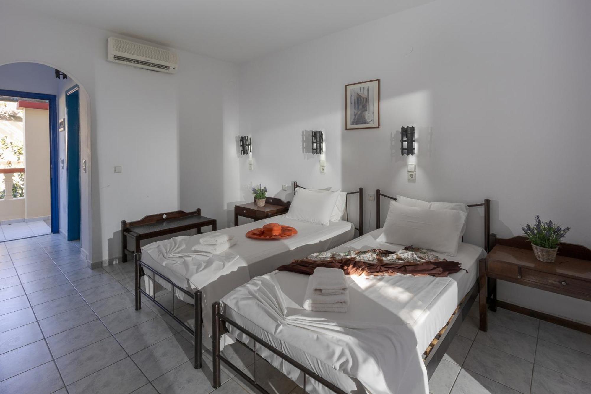 Palm Bay By Estia Hotel ซิสซี ภายนอก รูปภาพ