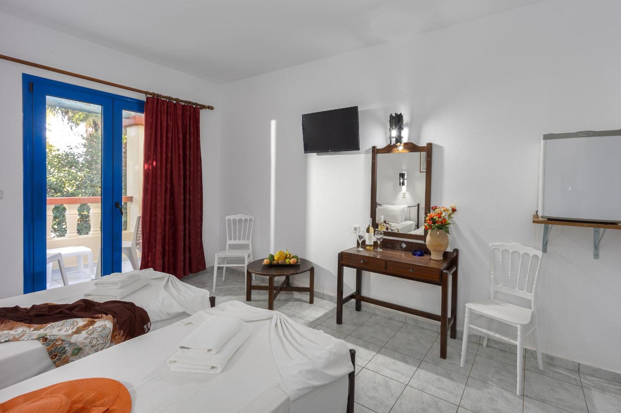 Palm Bay By Estia Hotel ซิสซี ภายนอก รูปภาพ